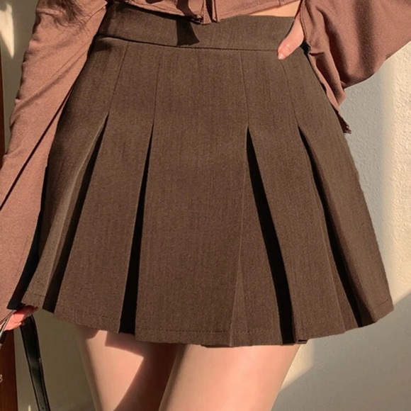 DAZY Women's Casual
Versatile Solid Color Pleated Mini Skirt - Picture 1 of 5